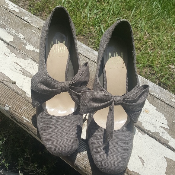 Shoes - Picture 1 of 2